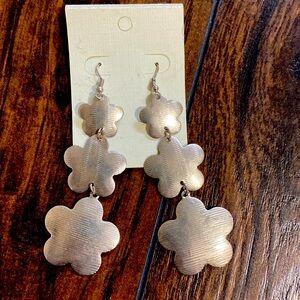 Stacked dangly flower shaped earrings
